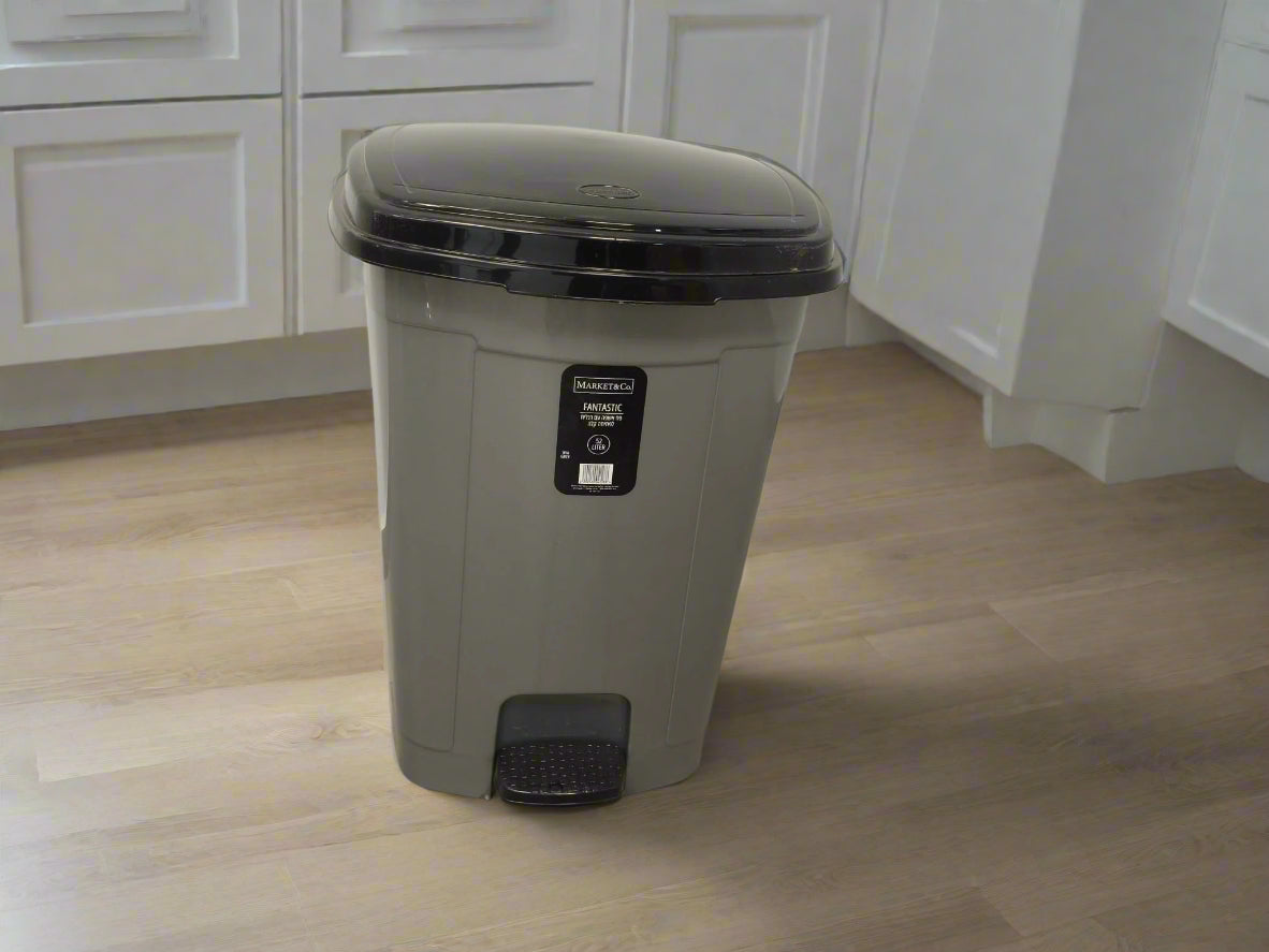 سلة مهملات بدواسة سعة 52 لترًا باللون الرمادي + غطاء أسود