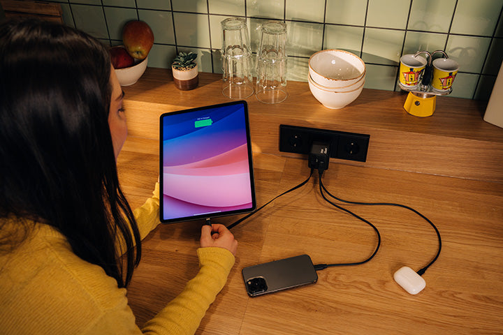 מטען קיר GaN 65W 2 יציאות עם כבל נשלף 65W