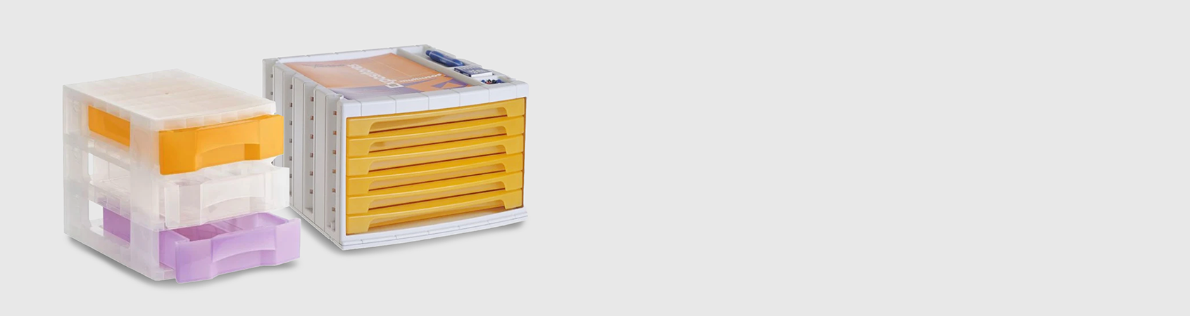 מגירות אחסון ומגשים