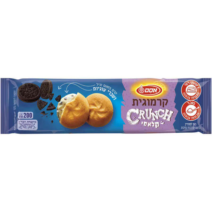 Classic cream puff filled with vanilla-flavored cream and chocolate-flavored cookie crumbs